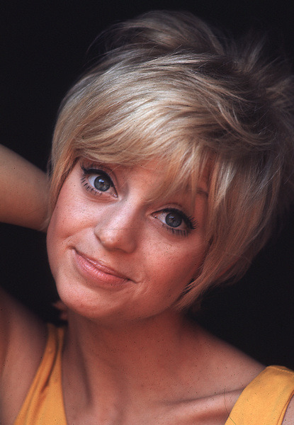 twixnmix:Goldie Hawn photographed by Gene Trindl, 1968.