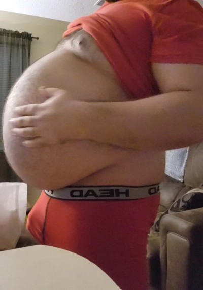 tommiegun94:Still from a recent video where a feeder pushed me to keep eating. Add