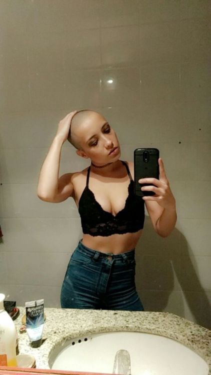 baldgirlz: Evelyn