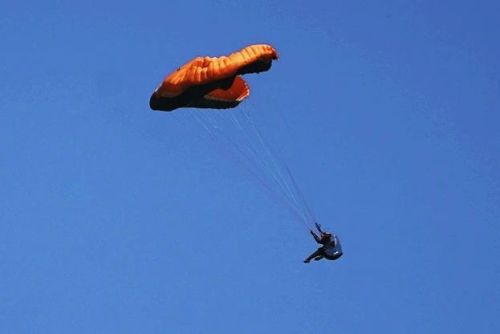 #paragliding #pilotage #envoyeraudessusdeleau (à Doussard, Rhone-Alpes, France) https://www.instagra