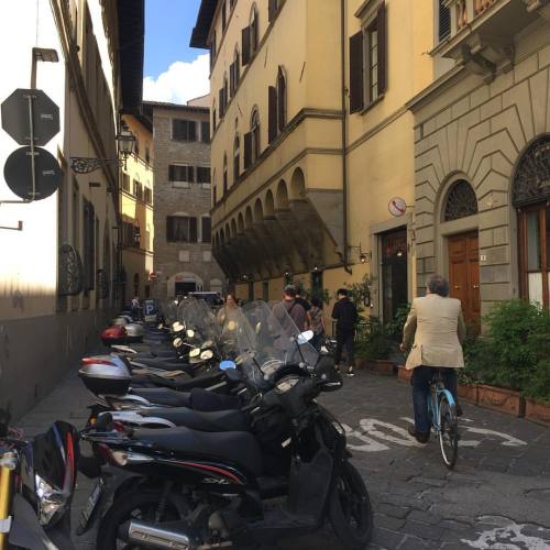 So many bikes in a so little street.#florencia #florence #firenze #igers #igersoftheday #igersital