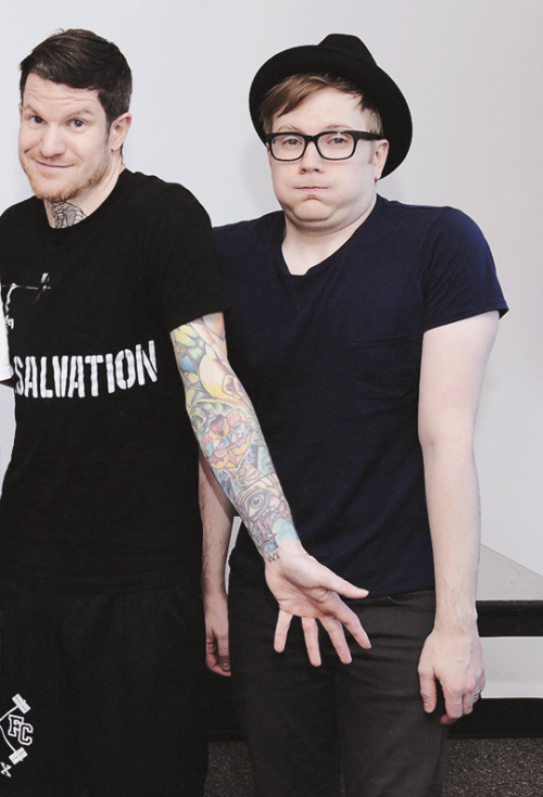 fcutemo:frosted-glass-deers: blowfob-inactive:andy looks so cute and patrick looks so inflatable I&r