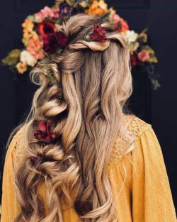 whitefireprincess:  Daydreaming about fall 🍂🍁 @simply_hair_and_makeup  