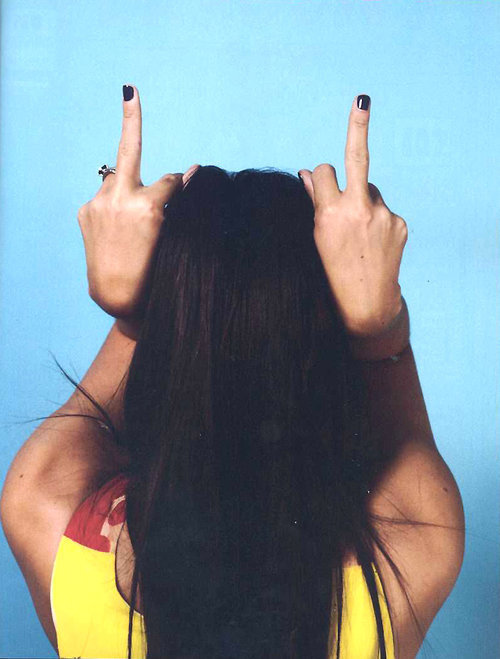 pdeputinha:  🖕🏻🖕🏻🤘🏻 
