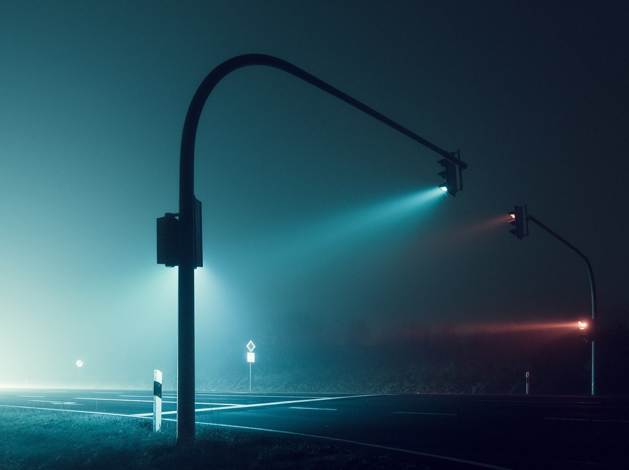 talesfromweirdland: Neon nights: urban scenes by German photographer, Andreas Levers. 