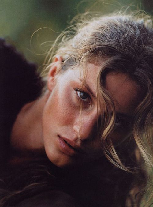 lesfilleslesfilles:  Gisele Bundchen | Elle US May 2000