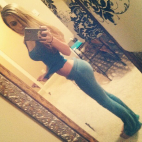 tightdreams:  Follow your TiGHTDREAMS for more hotties!