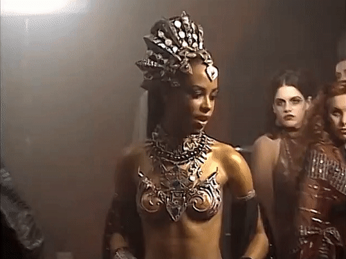 AALIYAH As Queen Akasha On The Set Of Queen Of The Damned (2002)