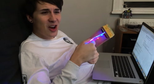 riyalitytv870:  dailytroyler:  phanfreakingtabulous:  watching dan and phil as normal  wait…  phil…  is that a fucking cat sticker  PHILIP  Dan kept it <3    No Omfg my heart