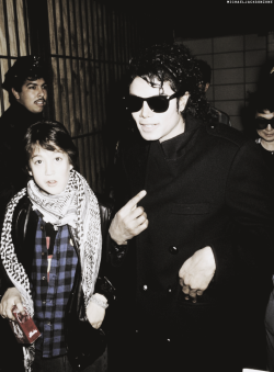 michaeljacksonzone:  Michael Jackson with Sean Lennon (son of John Lennon) 