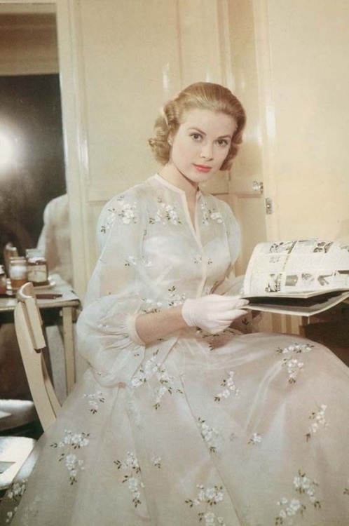 dustjacketattic:Grace Kelly | High Society, 1956