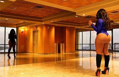 Ebony-in-Heat
