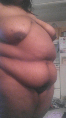 irvingsbbws:  caraatplay: caraatplay: 317 pounds, and growing. So many rolls, stretch marks, and my double chin.   I’m going to need new bras soon along with my new 4x clothing size. 46DD doesn’t fit anymore!  Old, but still cute pics  Wow!