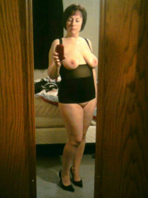 theonlyfourleft:  theonlyfourleft blog I love seeing pics of women that you just