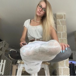 socksandfeet:It is unwise to not share pictures of Emmy. Make sure you check out