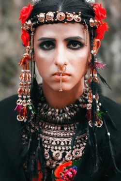 transgenderprobs:  thetrippytrip:     Pakistan’s first transgender model Kami Sid makes stunning debut    MY FAVE 