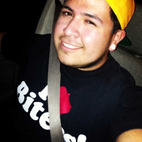 I ❤ biters. #driving #smile #ilovehaters #gaygues #gaycub #imhungry