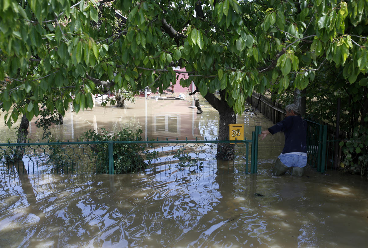 merosezah:  1. A Serbian rows a boat past flooded ambulance vehicles in the flooded