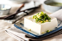 justfoodsingeneral:  Green Onion Tofu Salad 小葱拌豆腐