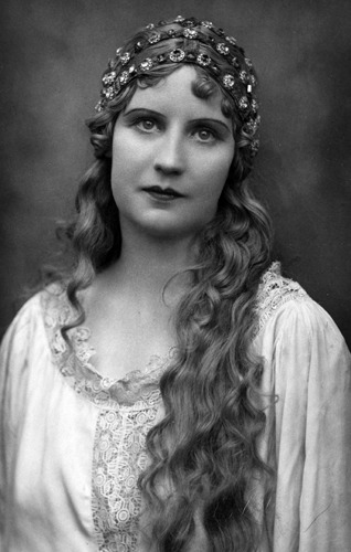 miriamembla:  Kirsten Flagstad. A legendary Norwegian opera singer. 
