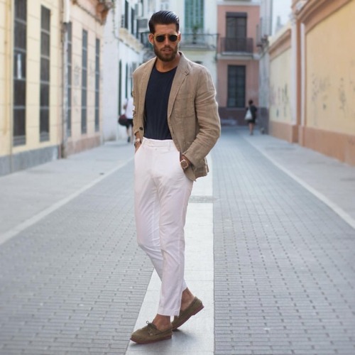 In style@carlos_domord #MensFashion #MensWear #MensStyle #MensLook #MensClothing #MensSuitStyle #Sui