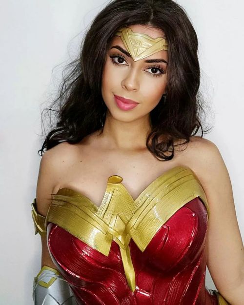 Reposted from @kelcosplay WW!!!! ✨ . . . . #wonderwoman #wonderwomancosplay #wonderwomancosplayer # 