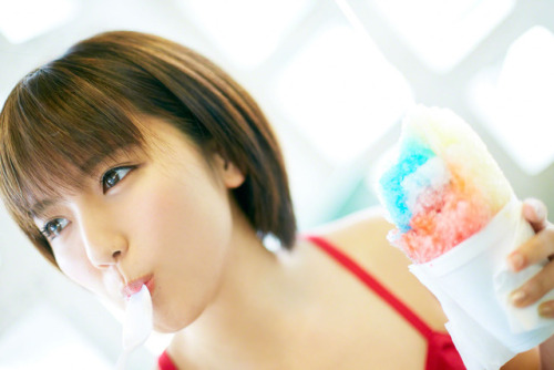 beolab5: Ice-Cream Time - Erina Mano (真野恵里菜)  I have a serious crush on Erina Mano! Seriou