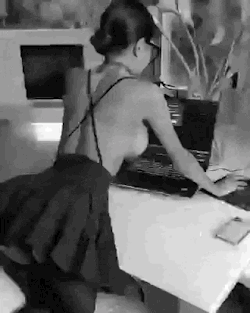 the-leeannemontgomery:thenewmister:Just another day at the office…