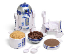 dommypls:  geek-studio:  R2-D2 Measuring