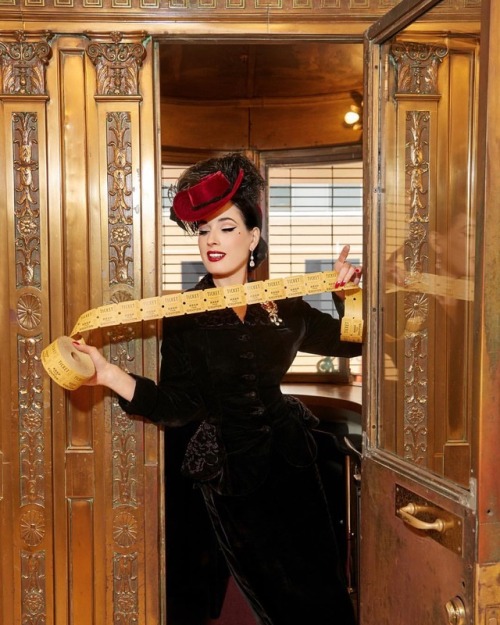 ditavonteese:Last remaining tickets for my New Year’s Eve Gala Show! It’s bound to be a high-glamour