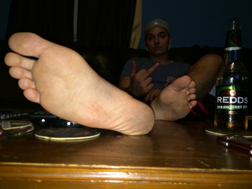 dirtycollegeboyfeet: jfeet14: omgwhatthefunkus: Can’t stop jerking to these feet. :P *drool* :P W