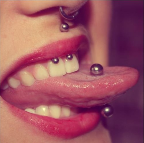 smiley piercing