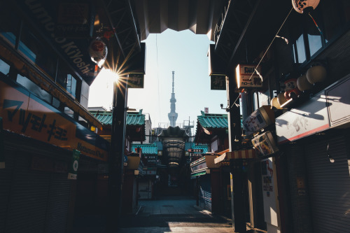 takashiyasui:Asakusa in the morning