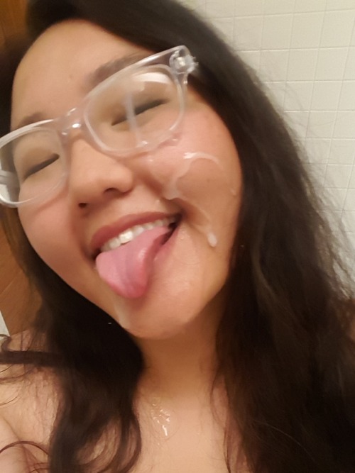 lovelyybonnes:  When Daddy said he wanna nut twice but you suck him so good you got all the cum in one go 💦💖