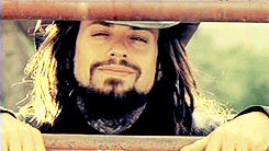 unisimon:  Can we just stop and stare at Fieldy’s gorgeosness in Korn’s “Hold