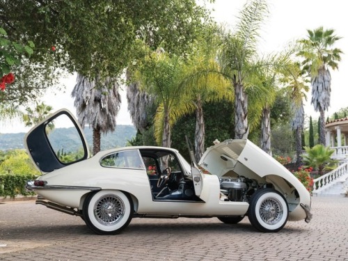 stefialte: 1961 Jaguar E-Type Series 1 3.8-Litre Fixed Head Coupe Minunatie pe 4 roti :)