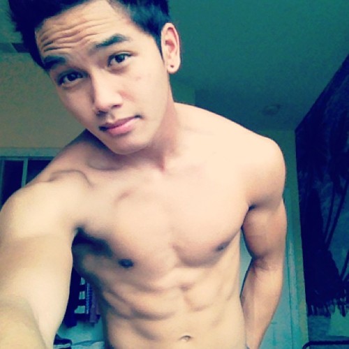 blessedngifted-theyoungmalebody:  Naughty bois who like to foreplay and get kinky before they get f*cked are the most fun. ^^V Oh my! Rim that tight boihole. =D 