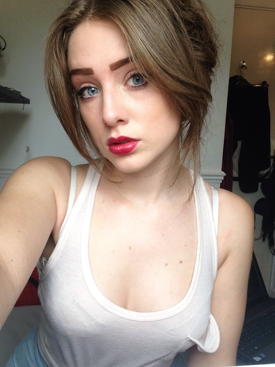 sex-like-a-nympho:  shes too pretty