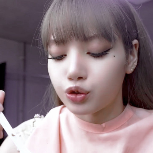 ___ Let Me Toast The Girl I Love The Most... LALISA MANOBAN !! ! !!