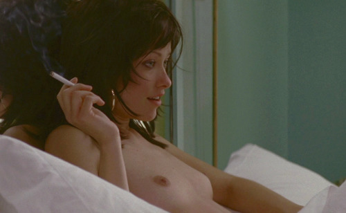 gotcelebsnaked:  Olivia Wilde - nude in ‘Alpha Dog’ (2006)