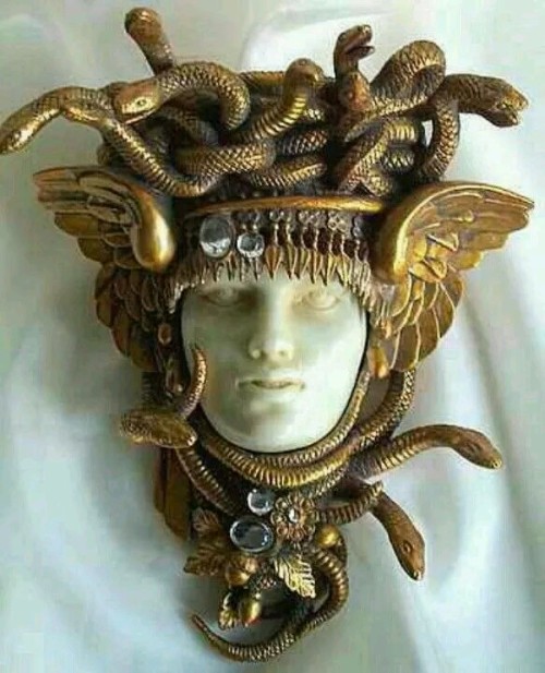 1800snostalgia:Medusa’s head as a 19th century brooch, made of gold, jasper and crystal. Cze