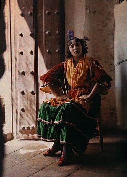 vintageeveryday:   Rare Autochrome pictures of Spanish women in the early 1900s 