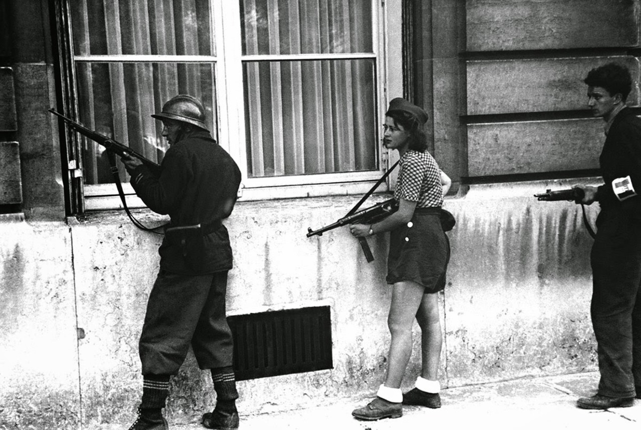 photos-de-france:  Simone Segouin, résistante de 18 ans sous le nom de guerre de