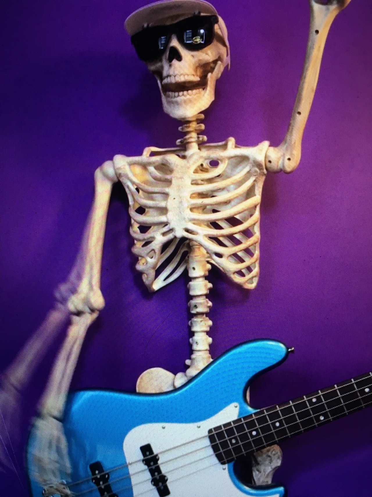 It’s Friday. Here’s a skeleton. Click and hold for some action.
