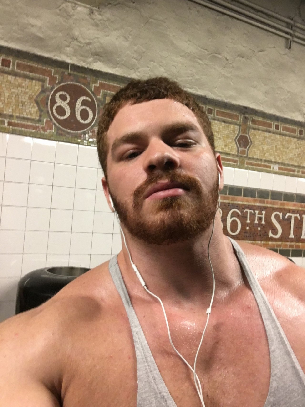 raunch-source:  Russ. 24yo. Gay. Top. -&gt; more Russ, my ginger lover...