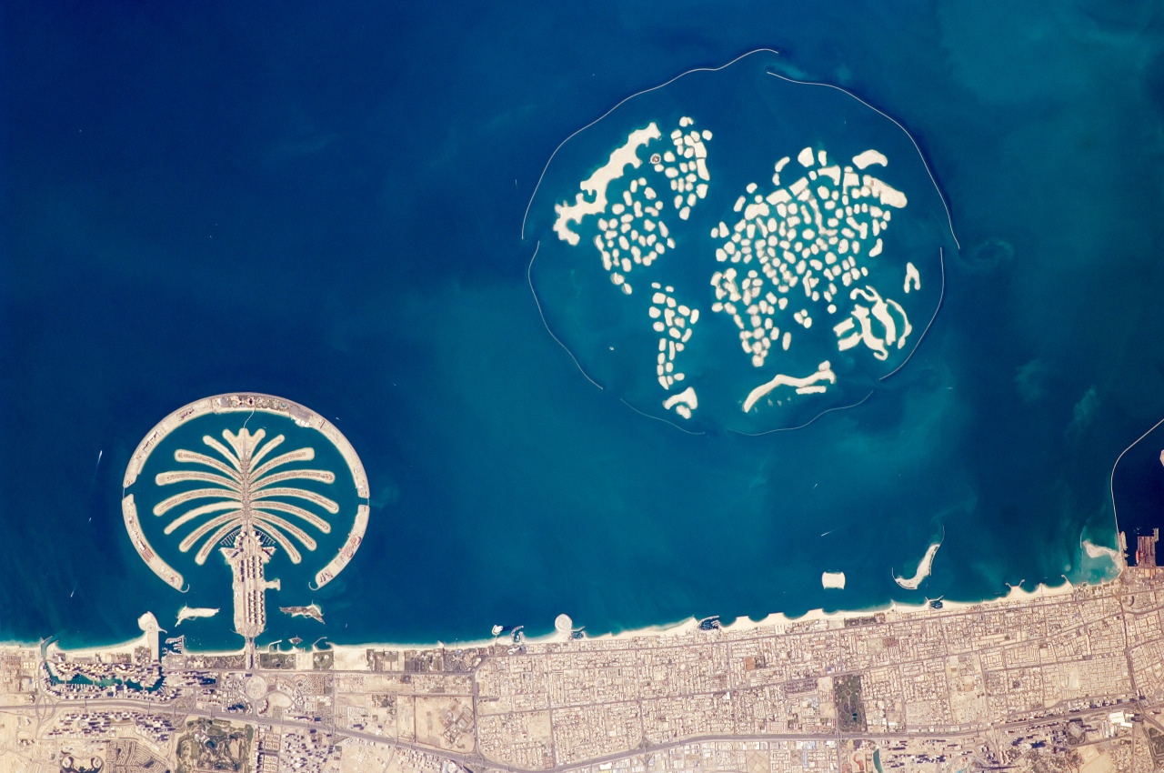 sixpenceee:  This is Dubai’s project “The World,” unveiled in 2003. This project