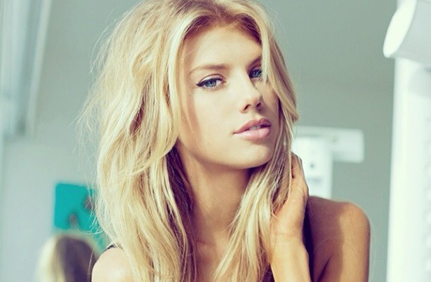 finofilipino:  La moza rubia del día es Charlotte Mckinney. En el Arca de Fino su