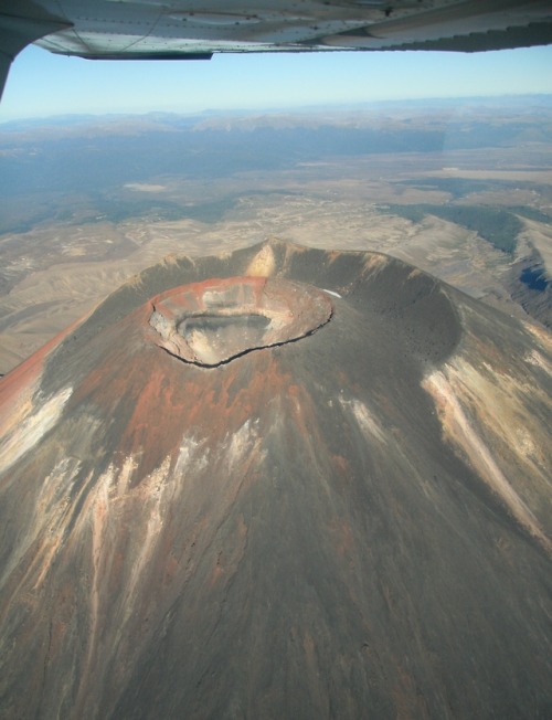 geologicaltravels:2009: Mt Ngauruhoe and some of the Tongariro volcanic complex