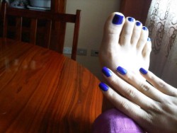 nice-feet-doris:  Hottest foot fetish and