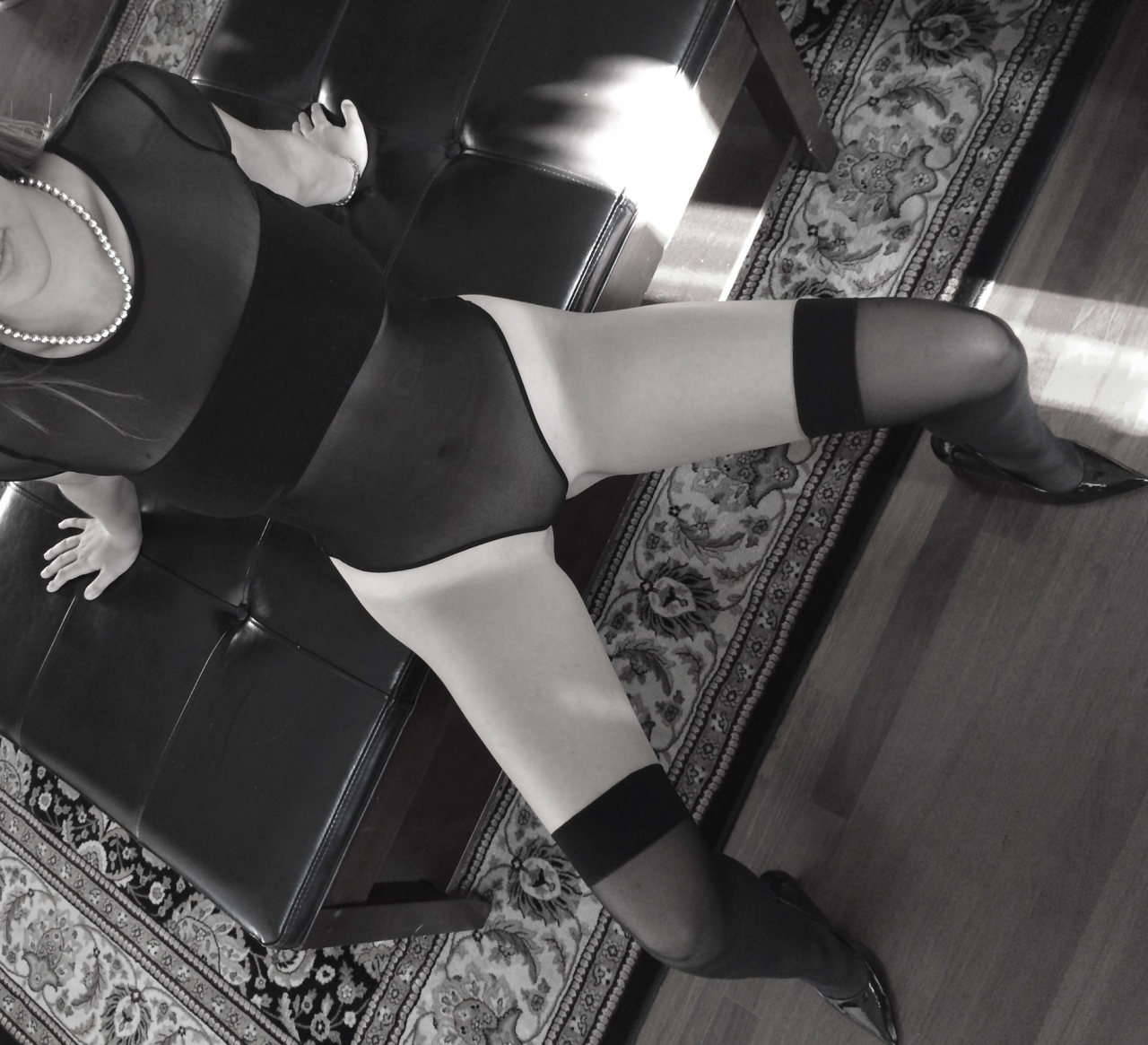 ourmkmblog:  Leni in a fun photoshoot with Kevin. She is in a “fuck me please
